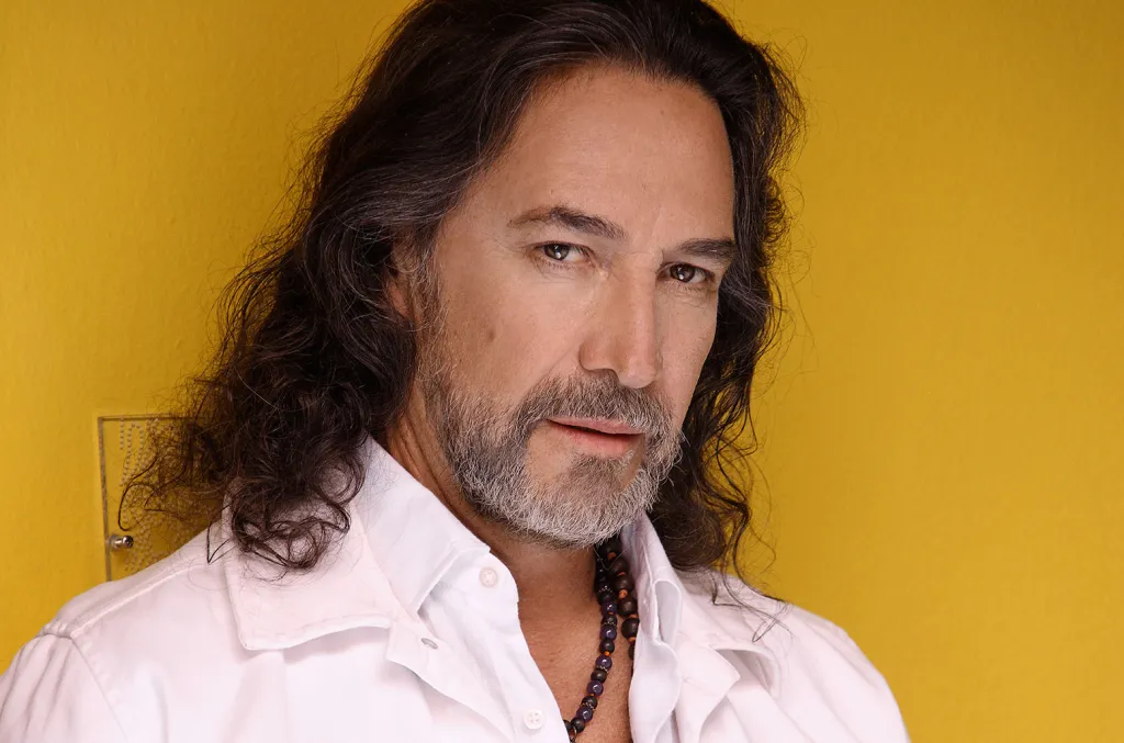 Marco Antonio Solís verso